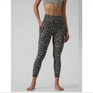 Athleta Salutation Stash II 7/8 Dot Leopard Black Abalone Grey Small